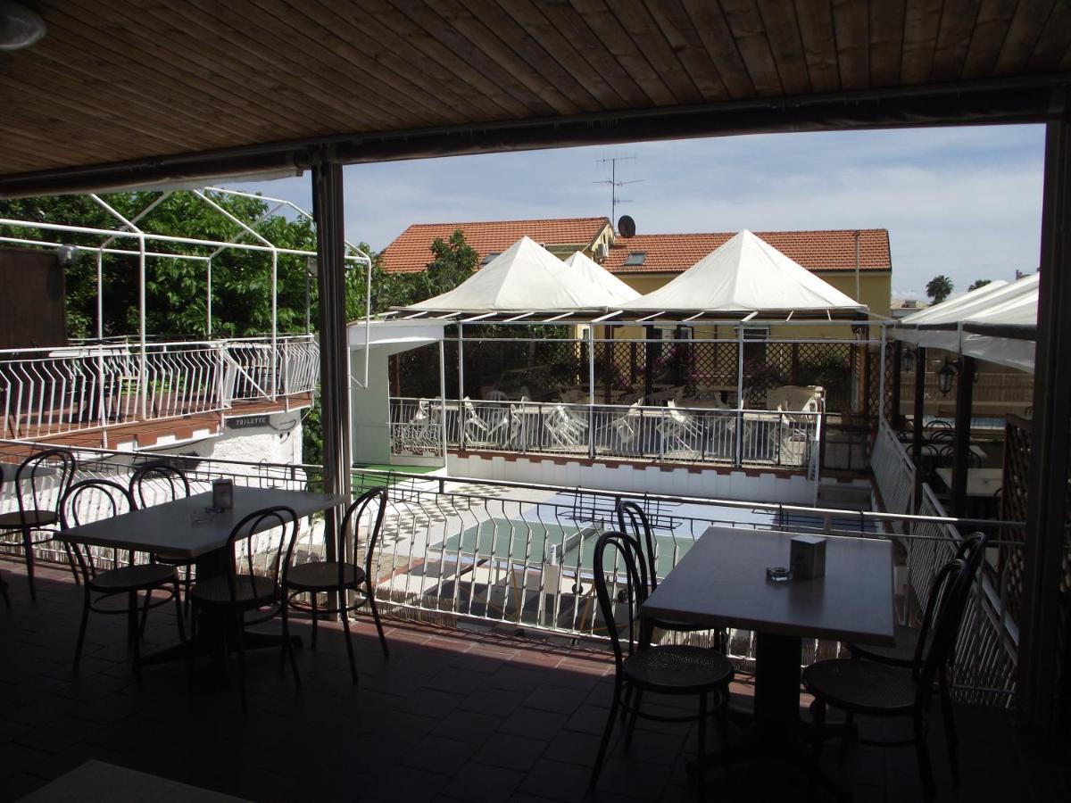 Bike And Breakfast Apartments Pietra Ligure Eksteriør billede