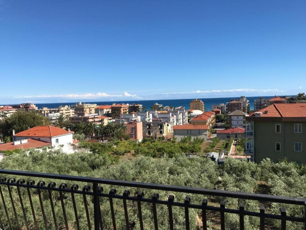 Bike And Breakfast Apartments Pietra Ligure Eksteriør billede