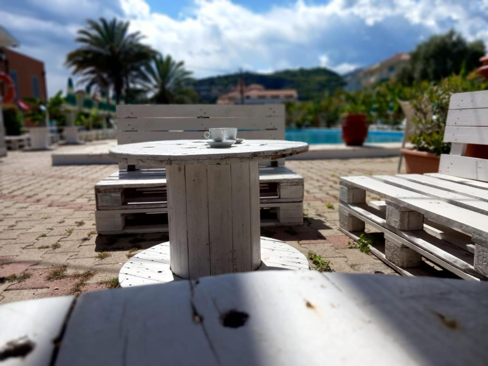 Bike And Breakfast Apartments Pietra Ligure Eksteriør billede
